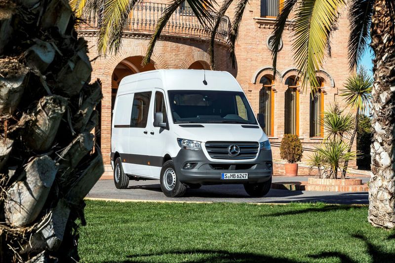 Beim Neuheiten-Rundgang rückt unweigerlich der Mercedes Sprinter in den Mittelpunkt. (Mercedes)