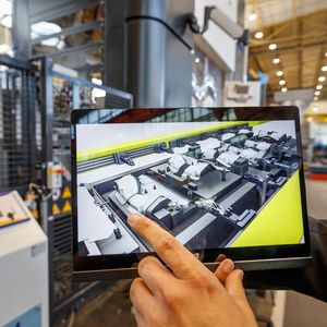 Auf der Euroblech in Hannover zeigt Schuler die neue Servopresse MSP 400 einschließlich der Bediener-Software „Smart Assist“.