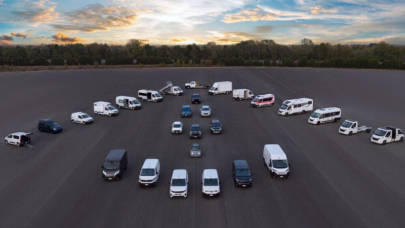 Leichte Nutzfahrzeuge der Marken Citroën, Fiat, Opel, Peugeot und Vauxhall von Stellantis.  Bereits jetzt macht der Geschäftsbereich der Nutzfahrzeuge mit 1,6 Millionen verkauften Einheiten pro Jahr ein Drittel des Nettoumsatzes aus.(Bild:  Autoren-Union Mobilität/Stellantis)