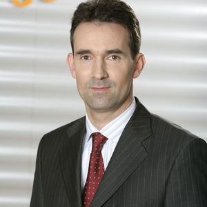 Nachfolger von Schlingensiepen als Area Manager Asia Pacific mit Sitz in Singapur wird Helge Krüger-Lorenzen (43). Er ist derzeit Leiter der Hauptabteilung Global Sales Steerin.