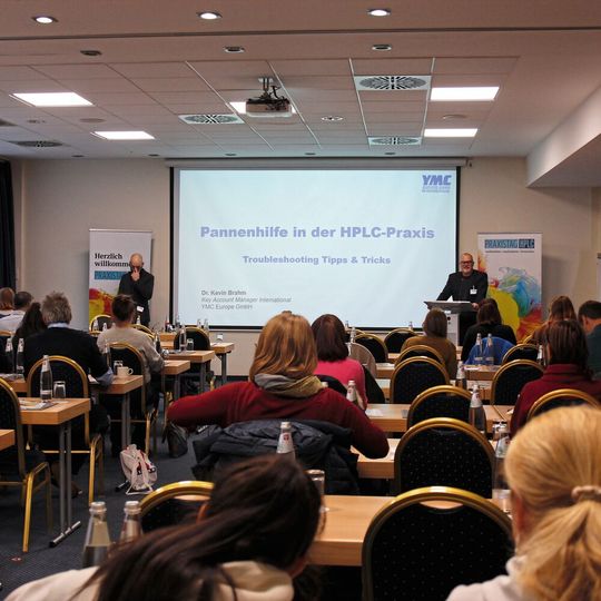 Mehr als 80 Teilnehmer kamen am 22. November zum Praxistag HPLC in Berlin. Mehr als 80 Teilnehmer kamen am 22. November zum Praxistag HPLC in Berlin.