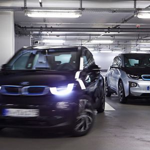 Der BMW i3 kann jetzt alleine einparken - zumindest funktioniert die Technik in einem Versuchsfahrzeug.