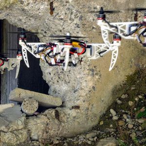 The new drone can squeeze itself to pass through gaps and then go back to its previous shape, all the while continuing to fly.