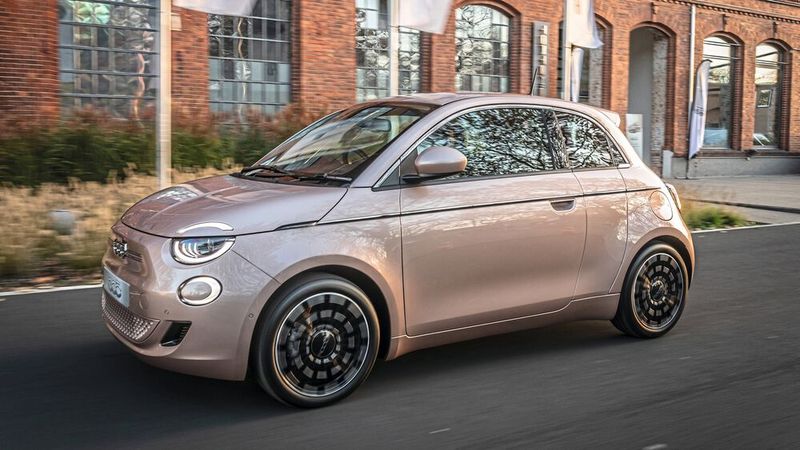 Platz eins bei den Minis im Februar 2024: der Fiat 500 mit 2.728 Neuzulassungen (Bild: Fiat)