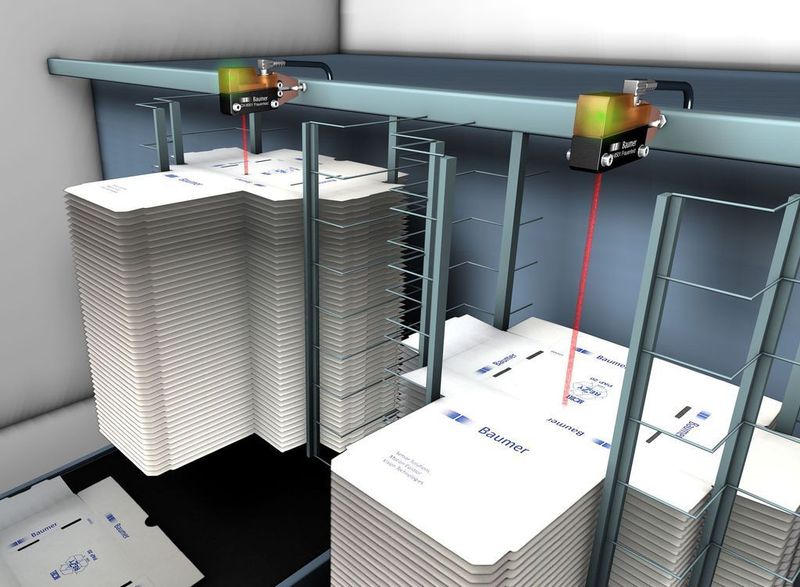Stapelhöhenmessung in der Druck- oder Verpackungsindustrie mit messenden optoelektronischen Sensoren (Bilder: Baumer) (Archiv: Vogel Business Media)