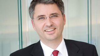 „Die verjüngte und verbreiterte Konzernleitung wird die nachhaltige Entwicklung von Roche als weltweit führendes Biotech-Unternehmen weiter vorantreiben“, sagte Severin Schwan, CEO der Roche-Gruppe.  (Bild: Roche)