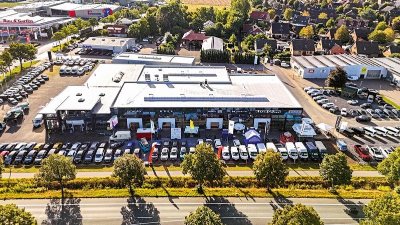 Die Bleker-Gruppe hat ihren Standort in Dülmen zu einem Mehrmarken-Betrieb ausgebaut.(Bild:  Bleker-Gruppe)