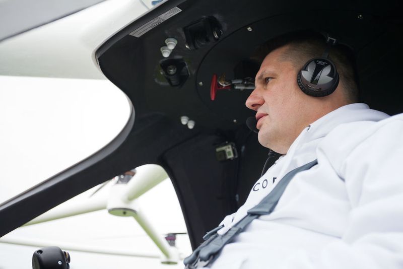 Der elektrische Volocopter fliegt zum ersten Mal bemannt: Das Fliegen für Jedermann rückt in greifbare Nähe. (Bild: E-volo/Nikolay Kazakov)