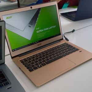 Acer nutzt auch für die günstige Swift-1-Baureihe ein Chassis aus Aluminium. Als CPU kommen Pentium- oder Celeron-Modelle aus der Apollo-Lake-Familie zum Einsatz.