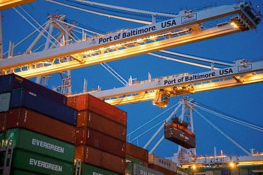 Fragile Lieferketten erzeugen bei vielen Industrieunternehmen Engpässe, da Waren nicht mehr pünktlich oder nur in geringeren Mengen oder zu deutlich höheren Preisen beschafft werden können. Fragile Lieferketten erzeugen bei vielen Industrieunternehmen Engpässe, da Waren nicht mehr pünktlich oder nur in geringeren Mengen oder zu deutlich höheren Preisen beschafft werden können.