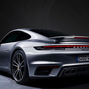 (Porsche)