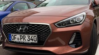 Hyundai i30 von vorne (Faust / »kfz-betrieb«)