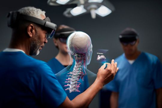 Holo-Light und Enhatch geben bekannt, dass sie gemeinsam einen neuartige Streamingplattform für Extended Reality (XR) entwickeln wollen, die das virtuelle Training respektive die Schulung von Chirurgen in Echtzeit ermöglicht. Das bringt Vorteile... Holo-Light und Enhatch geben bekannt, dass sie gemeinsam einen neuartige Streamingplattform für Extended Reality (XR) entwickeln wollen, die das virtuelle Training respektive die Schulung von Chirurgen in Echtzeit ermöglicht. Das bringt Vorteile...