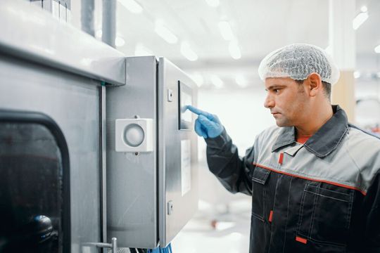 Bei längenbeschränkten Übersetzungen für HMI-Texte und Displays können selbst kleinste Fehler große Folgen haben. Bei längenbeschränkten Übersetzungen für HMI-Texte und Displays können selbst kleinste Fehler große Folgen haben.