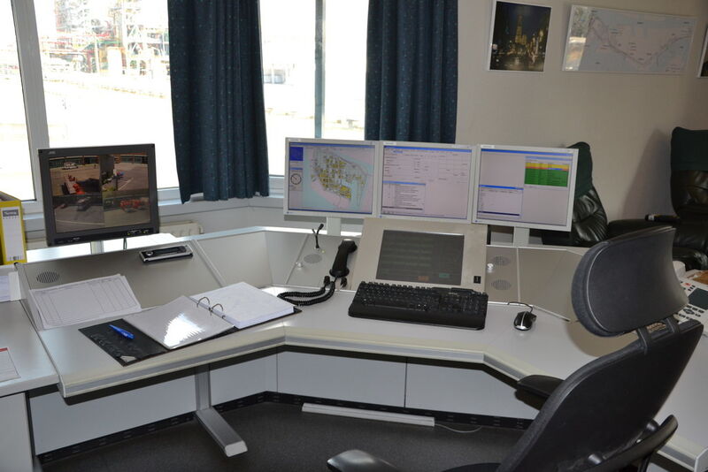 The cooperation between private and public firefighters in the ICEprogramme is managed from specialised control centers - here the BELINTRA Control Center at BASF in Antwerp that covers accidents in Belgium. (Picture: PROCESS)