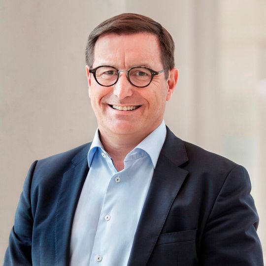 Der Autor Stéphane Paté, Senior Vice President und General Manager, Dell Technologies Deutschland Der Autor Stéphane Paté, Senior Vice President und General Manager, Dell Technologies Deutschland