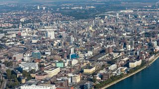 BASF hat ihre Produktionsanlagen für wasserbasierte Joncryl-Emulsionen ausgebaut und mit der Produktion ausgewählter Joncryl-Emulsionen am Standort Ludwigshafen begonnen. (BASF)