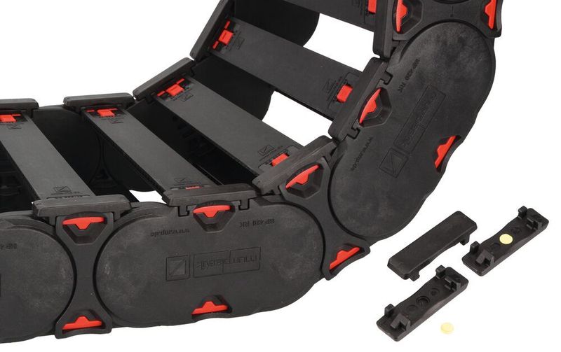 Auf Kundenwunsch kann die MP 420 mit Gleitschuhen mit oder ohne dem Verschleißkontrollsystem Evocontrol ausgestattet werden. Die Gleitschuhe mit gelbem Verschleißmarker sollen die Lebensdauer verlängern.   (Murrplastik)