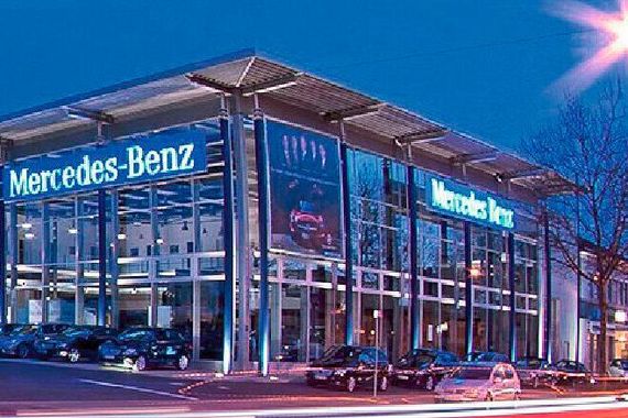 Das Autohaus Kunzmann in Aschaffenburg hat 2019 einen neuen Geschäftsführer berufen. Der Neue kommt von Daimler und will den Kurs der Digitalisierung fortsetzen. Gleichzeitig investiert das Unternehmen Millionen in einen neuen Betrieb in Hessen.