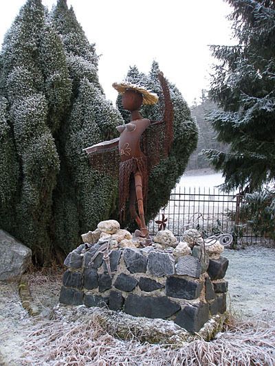 Diese „Tänzerin“ ist 170 cm hoch. Sie steht im Park der Zschachenmühle in Remptendorf auf einem Steinsockel. (Archiv: Vogel Business Media)