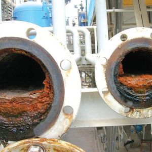 A flange or a valve which is closed, where there is no flow of liquids, is the most susceptible area to biofouling. This picture shows the actual condition of the pipeline (dead legs) before Merus Ring was applied. 