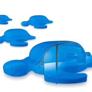 Ressourcen sinnvoll nutzen: Die Schildkröte besteht aus einem Kern aus mechanisch rezykliertem PC/ABS und einer hochwertigen Außenschicht aus chemisch rezykliertem ABS.(Bild:  Krauss Maffei)