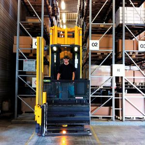 Sven Koch hat den Schritt gewagt, sich weitergebildet und verantwortet jetzt mit seinem Flurförderzeug neue Logistikprozesse.