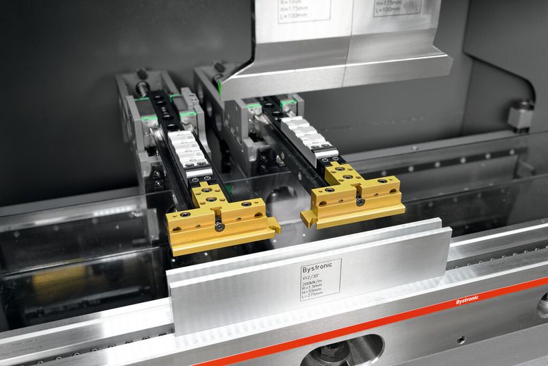 Impressionen von der Abkantmaschine Xpert 40. (Bild: Bystronic)