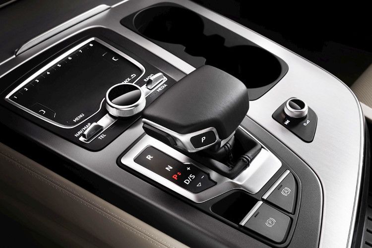 So gibt es nun u.a. einen radarbasierten Staupiloten, einen Ausweichassistenten, einen Einparkhelfer und den aus dem VW Passat bekannten Anhänger-Assistenten. (Foto: Audi)