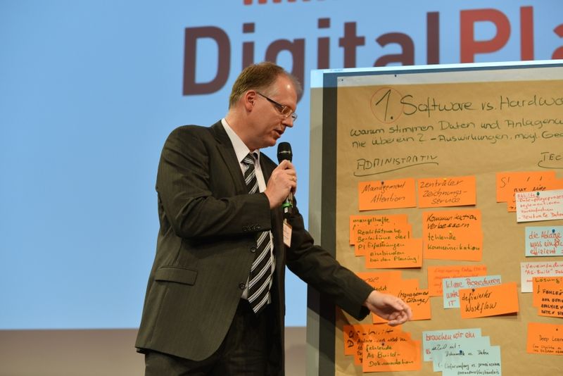 Impressionen des diesjährigen Digital Plant Kongress aus Würzburg. Fach- und Führungskräfte aus den Bereichen Prozessindustrie, Anlagenbau, Anlagenplanung und Anlagenkonstruktion diskutierten spannende Fragen rund um die Digitale Anlage. (Bild: Untch)