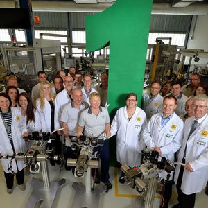 Für den Serienanlauf des elektromechanischen Wankstabilisators hat Schaeffler an seinem Standort Schweinfurt eine neue Fertigungslinie aufgebaut.