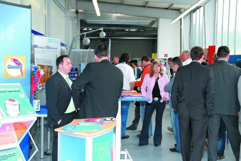 Insgesamt 50 Aussteller präsentierten ihre Produkte rund um die Karosserie- und Lackreparatur. (Archiv: Vogel Business Media)