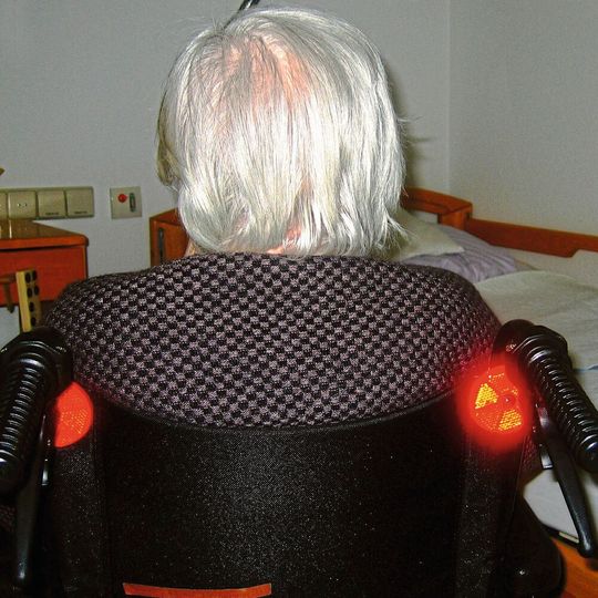 Assistenzsysteme: In den nächsten Jahren soll Künstliche Intelligenz Pflegekräfte und Angehörige unterstützen. Dabei muss eine Maschine immer dem Menschen dienen. Assistenzsysteme: In den nächsten Jahren soll Künstliche Intelligenz Pflegekräfte und Angehörige unterstützen. Dabei muss eine Maschine immer dem Menschen dienen.