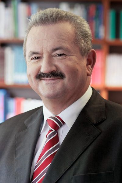 Prof. Reimund Neugebauer, Präsident der Fraunhofer-Gesellschaft: „Die Studierenden arbeiten mithilfe der universitären Vorhaben an realen Forschungsprojekten.