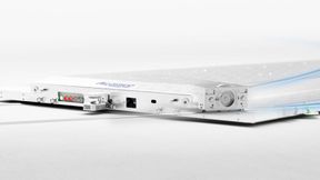 Ein vollautomatisch verfahrender Smart-Curve-Wagen aus dem Hause Losyco wird induktiv mit Strom versorgt und verfügt über latenzfreie WLAN-Kommunikation. (Bild: Losyco)