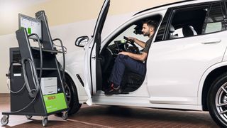 Wer nur Benzin-AUs durchführen möchte bzw. bereits über ein Opazimeter des Typs BEA 070 verfügt, kann seine AU-Station mit dem BEA 950 von Bosch kostengünstig aufrüsten. (Bild: Bosch)