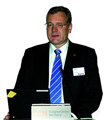 „Einfache Probleme müssen auch einfache Lösungen haben.“  Claus Melder, Leiter Sicherheitstechnik der Sick AG, Waldkirch, bei der Vorstellung eines Kamerasystems für den Handschutz.  Bild: Strutzke (Archiv: Vogel Business Media)