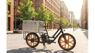 Rotationsgegossene Kunststoff-Laufräder von igus erhöhen die Zuverlässigkeit von Cargobikes im harten Lieferalltag. (Bild: igus SE & Co. KG)