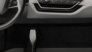 Elektroautos lassen sich zunehmend nur noch mit einem Pedal fahren.

 (Bild: BMW)