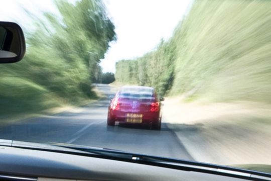 In der FX-Baureihe setzt Infiniti erstmals für Europa neue Sicherheitstechnologien ein: das Abstandskontroll- und -warnsystem Forward Collision Warning (FCW) und einen Spurwechselassistent. (Archiv: Vogel Business Media)