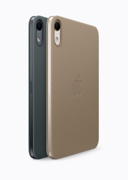 Für das neue iPad mini gibt es auch Zubehör wie das Smart-Folio-Cover, das magnetisch am Gerät hält. (Bild: Apple)