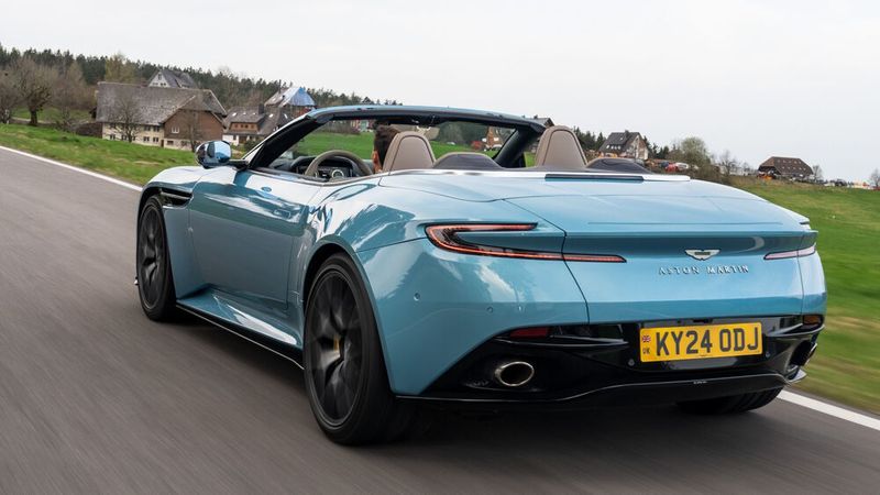 In nur 14 Sekunden faltet sich das Dach in ein 26 Zentimeter flaches Paket ins Heck. (Bild: Marcus Werner)