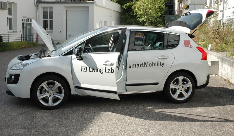 Im Zentrum des Projektes Autoples steht die Erforschung eines marktfähigen, nutzerorientierten, energieeffizienten, technologisch und ökonomisch zukunftsweisenden Park- und Ladesystems für den schnellen Durchbruch der Elektromobilität. (Bild: FZI)