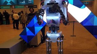 Einer der Stars des DTS war der Roboter RoboThespian, der die Teilnehmer bereits im Foyer begrüßte. (Oliver Schonscheck, IT-Business)