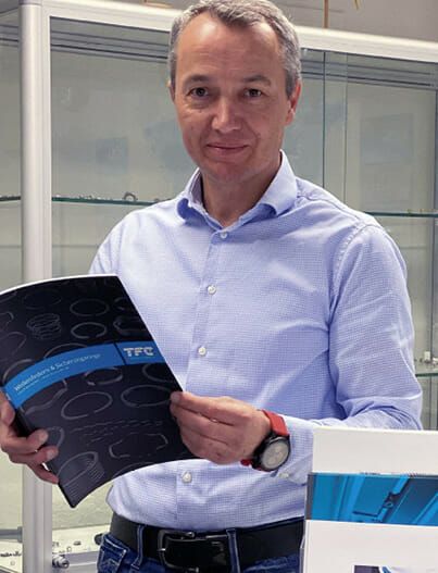 (TFC General Manager Johannes Lambertz: „Die Herstellung unserer Wellenfedern im Circular-Grain-Verfahren erlaubt auch die wirtschaftliche Verarbeitung hochlegierter Spezialstähle.“ Bild: TFC)