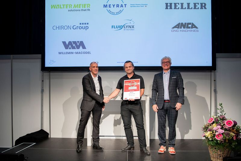 Joachim Jäckl, European Marketing and Communications Manager der ANCA Europe GmbH erhält die SMM Award Nominations-Urkunde  für die Werkzeugschleifmaschine «Anca MX7 Ultra».  Die «MX7 Ultra» zeichnet sich durch hervorragende Präzision aus, die u.a. höhere Standzeiten und höhere Schnittwerte der geschliffenen Werkzeuge ermöglicht. (Bild: Thomas Entzeroth)