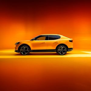 Mit 4,63 Metern ist der Capri bei gleichem Radstand rund 15 Zentimeter länger als sein Plattformbruder, was vor allem auf den hinteren Überhang zurückzuführen ist.(Bild:  Ford)