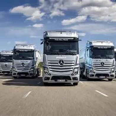 Daimler Truck muss sparen, wie jetzt bekannt wurde. Dabei werden in Deutschland rund 5.000 Stellen gestrichen ... (Bild: Daimler Truck)