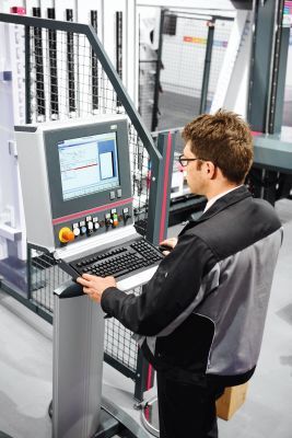 Integration konventioneller Automationstechnologien in digital gestützte Fertigungsprozesse einer Industrie 4.0.  (Bild: Rittal)