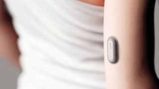 Patientenmonitoring direkt auf der Haut. Biosensorik und KI-Algorithmen sind vereint, um traditionelle Diagnosen zu ersetzen.  (Bild: Adaptyx Biosciences)